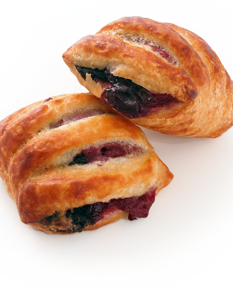 055<br/>Mini Puff Pastry with Cherry and Chocolate